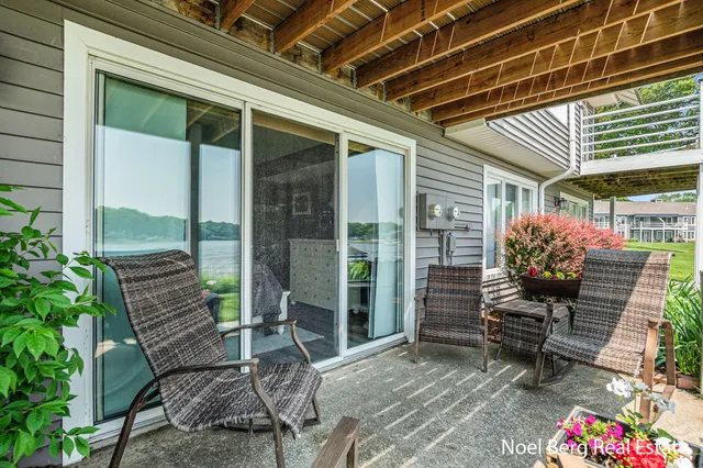 $429,900 | 606 Edgewater Court, Spring Lake, MI 49456