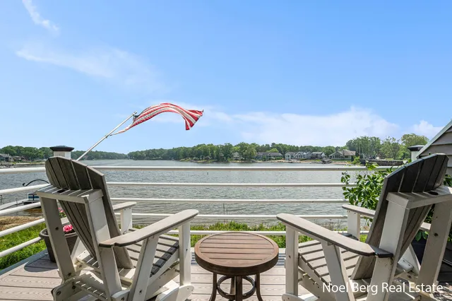 $429,900 | 606 Edgewater Court, Spring Lake, MI 49456