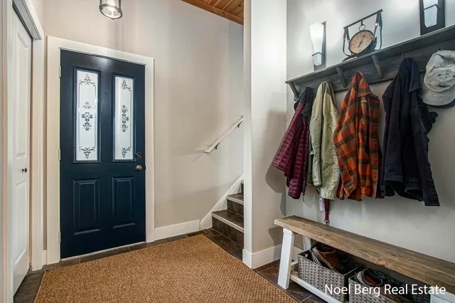 $429,900 | 606 Edgewater Court, Spring Lake, MI 49456