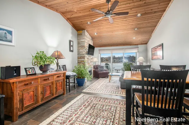 $429,900 | 606 Edgewater Court, Spring Lake, MI 49456