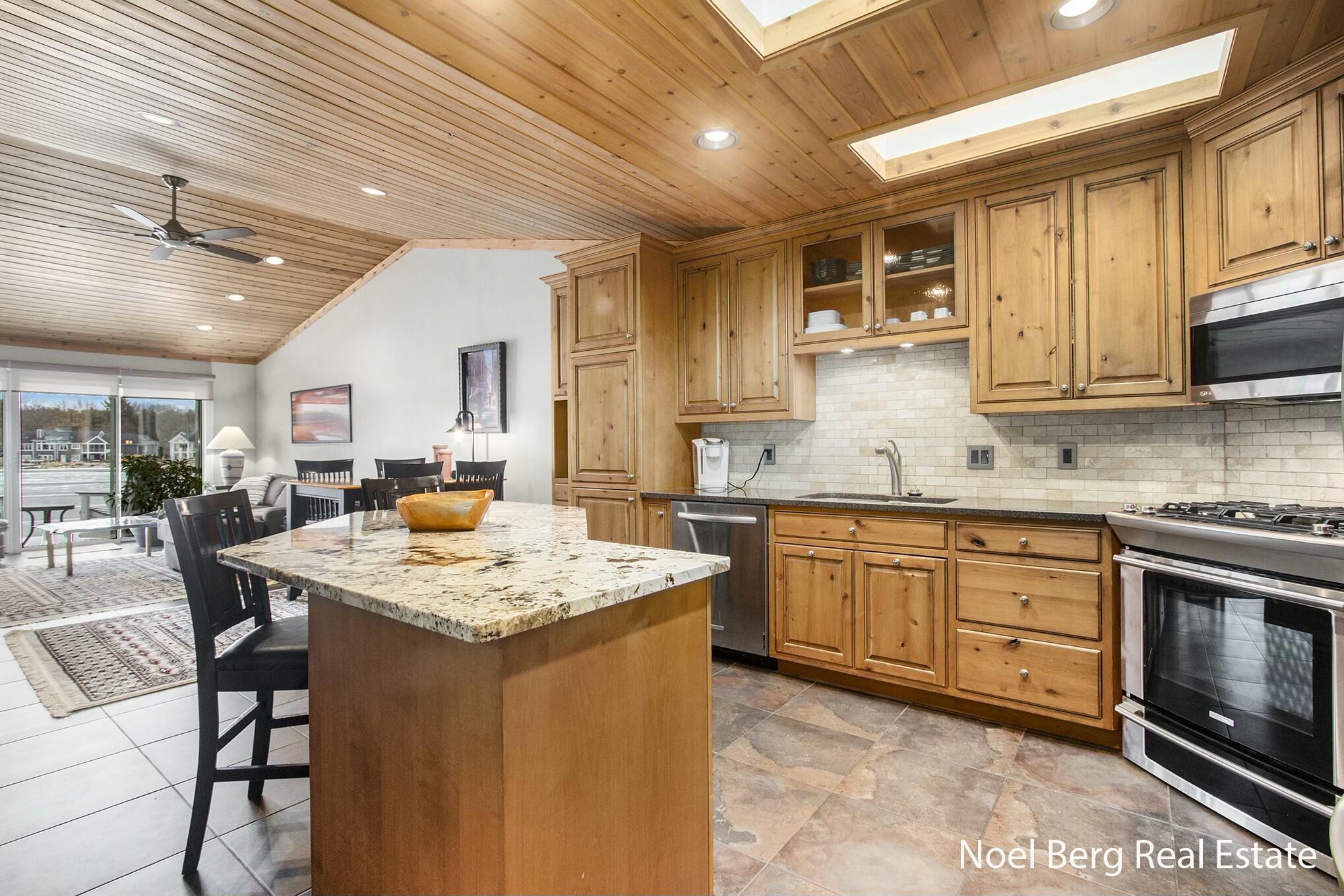 606 Edgewater Court Spring Lake, MI 49456 - Photo 10 of 34 tempImageWYW9AW