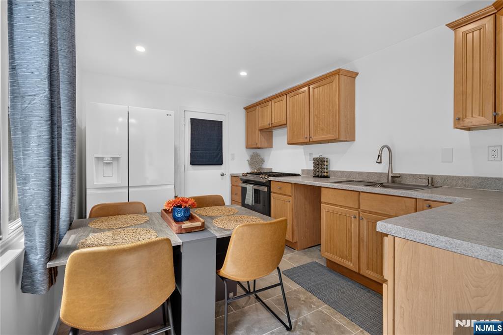 6 Elm Hill Road Clifton, NJ 07013 - Photo 10 of 38