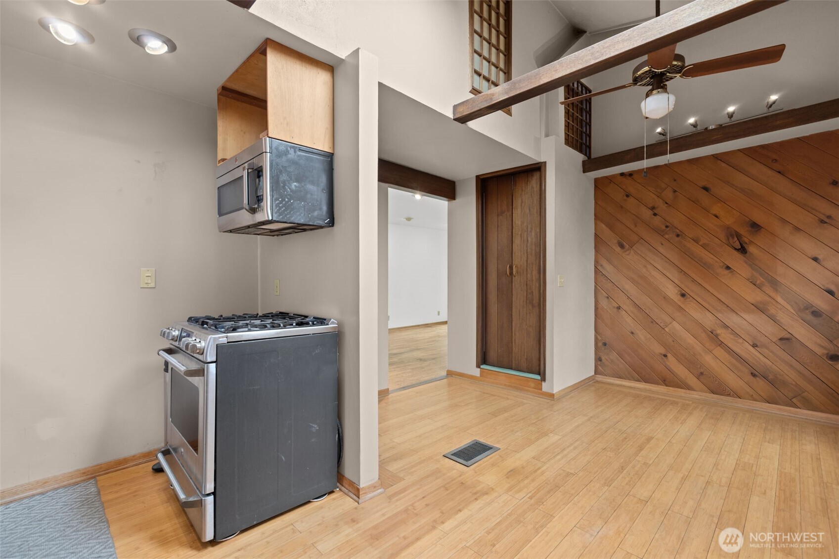 7123 32nd Avenue Southwest Seattle, WA 98126 - Photo 11 of 36