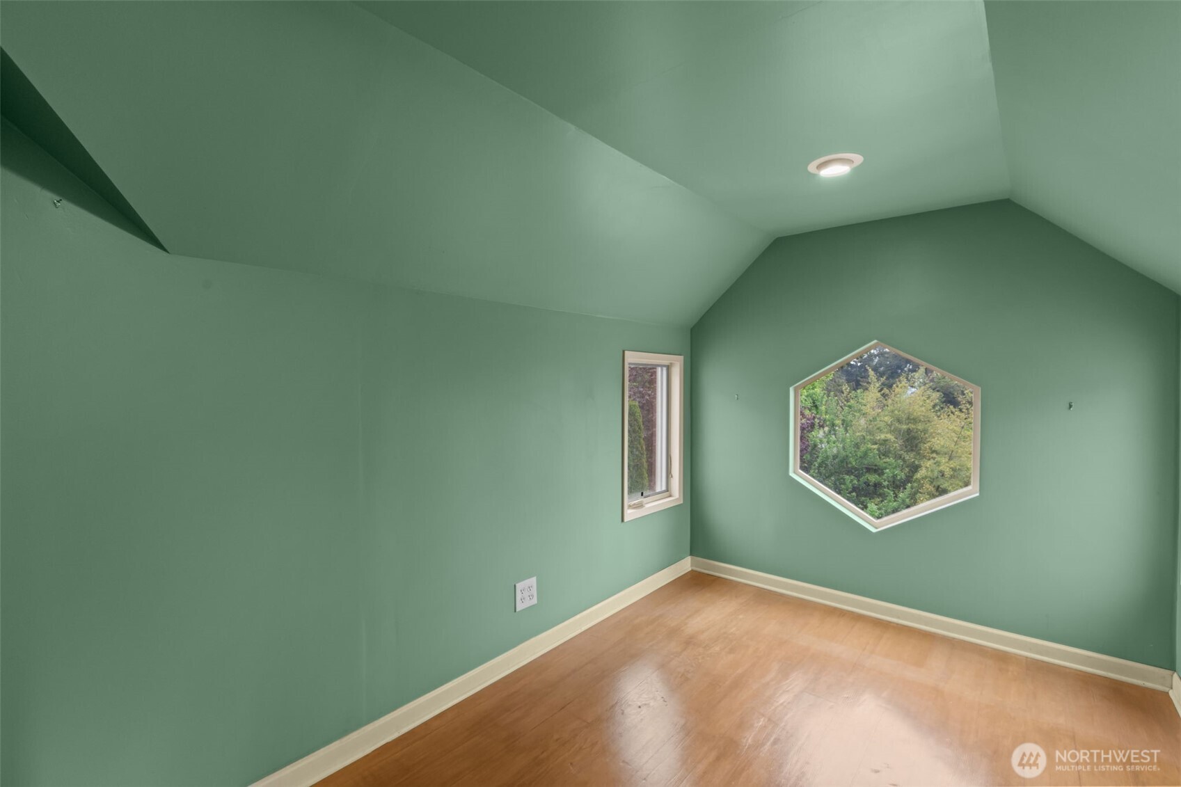 7123 32nd Avenue Southwest Seattle, WA 98126 - Photo 15 of 36