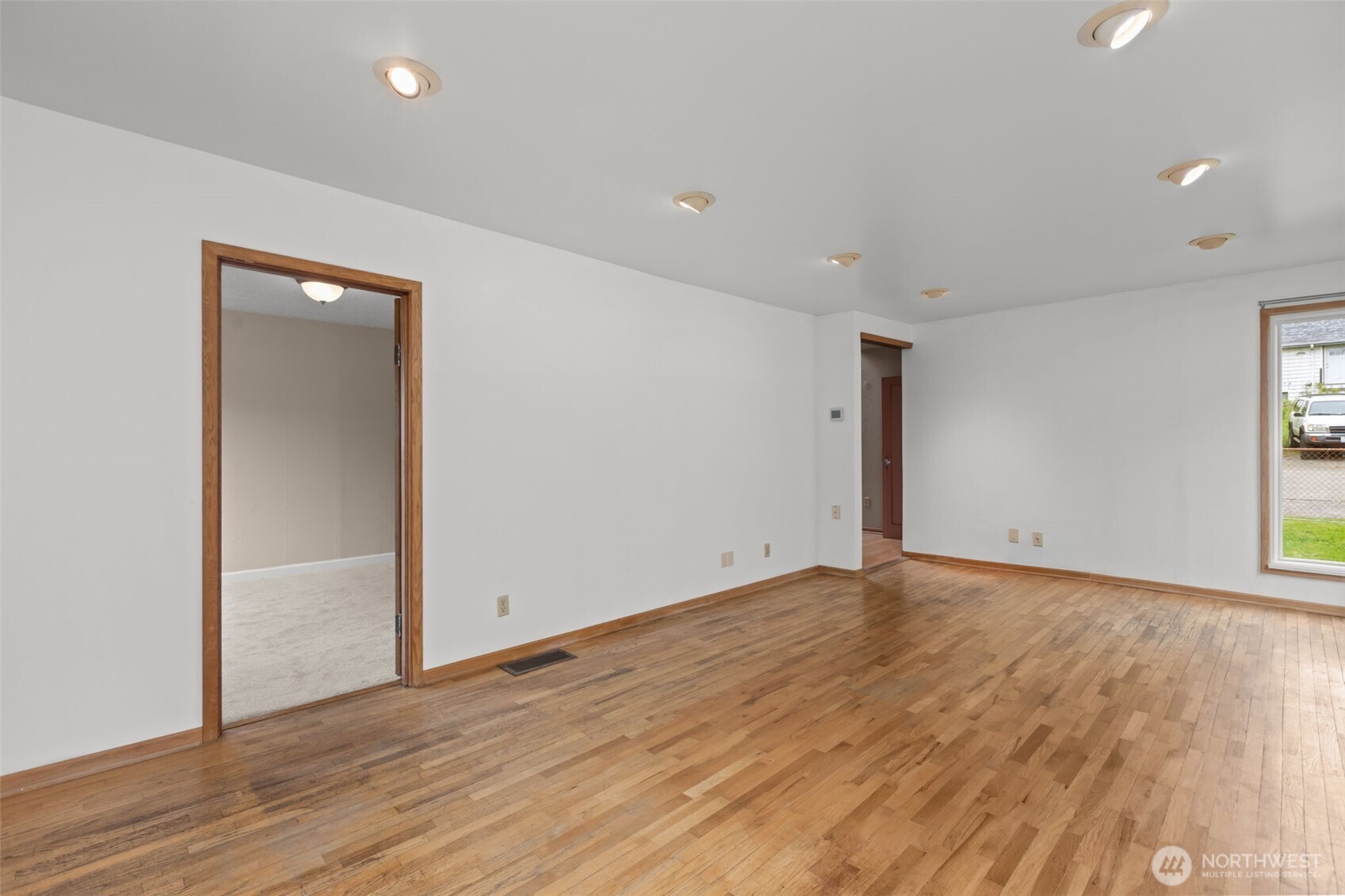 7123 32nd Avenue Southwest Seattle, WA 98126 - Photo 2 of 36