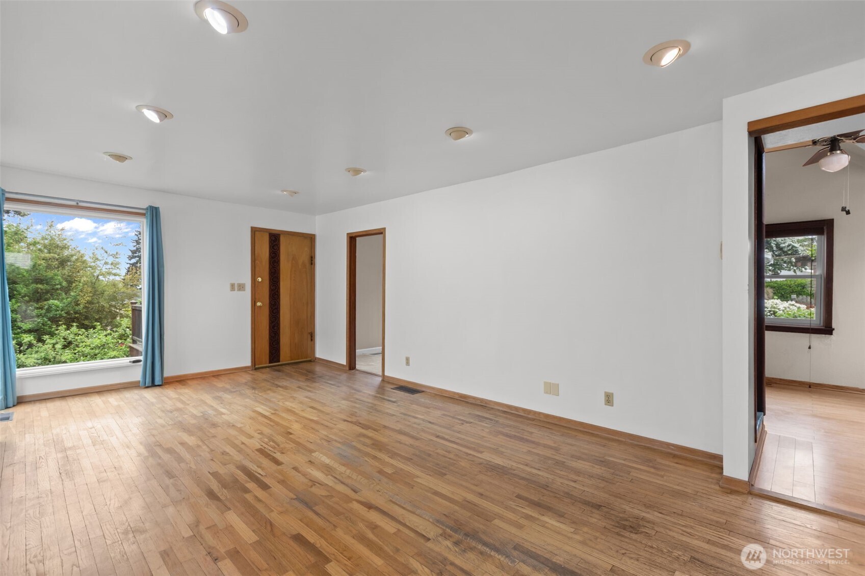 7123 32nd Avenue Southwest Seattle, WA 98126 - Photo 3 of 36