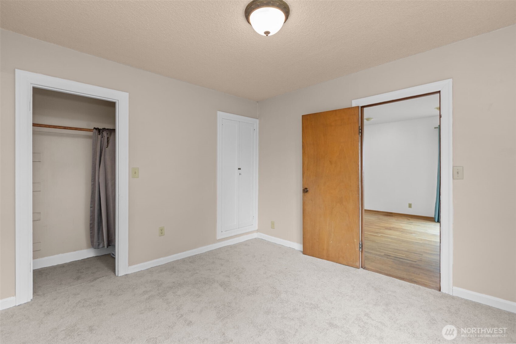 7123 32nd Avenue Southwest Seattle, WA 98126 - Photo 5 of 36