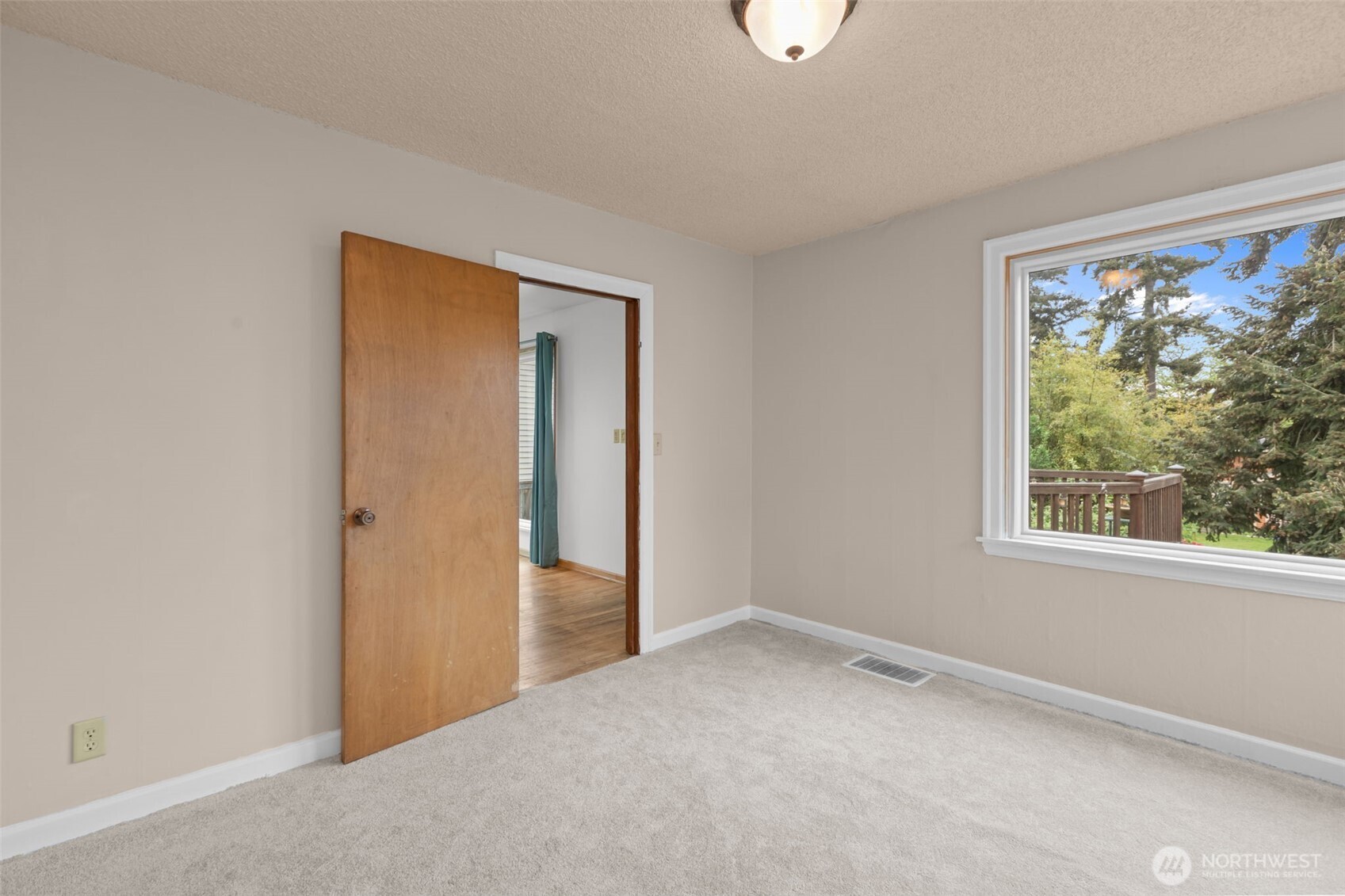 7123 32nd Avenue Southwest Seattle, WA 98126 - Photo 8 of 36
