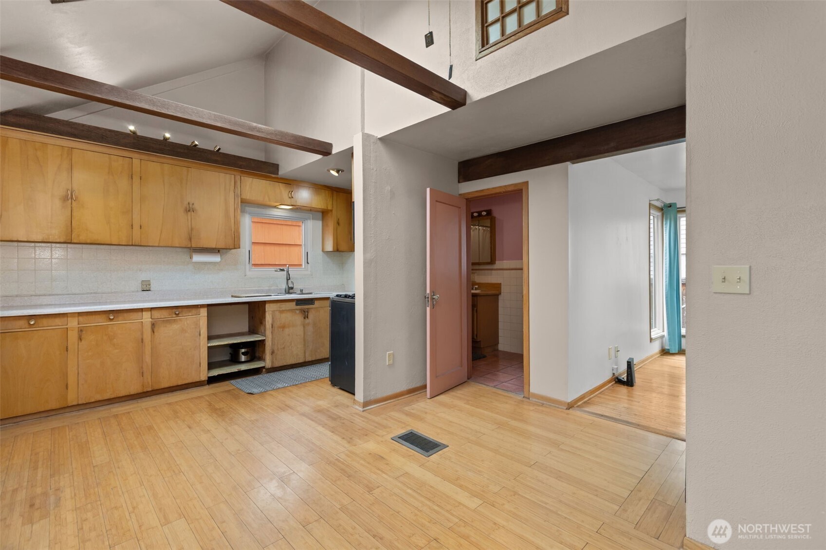 7123 32nd Avenue Southwest Seattle, WA 98126 - Photo 10 of 36