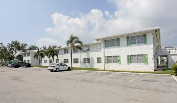 $1,490 | 1801 Northeast 62nd Street, Unit 105, Fort Lauderdale, FL 33308