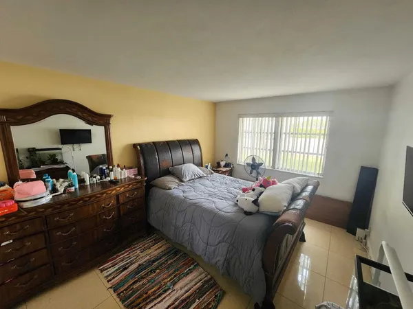 $1,490 | 1801 Northeast 62nd Street, Unit 105, Fort Lauderdale, FL 33308