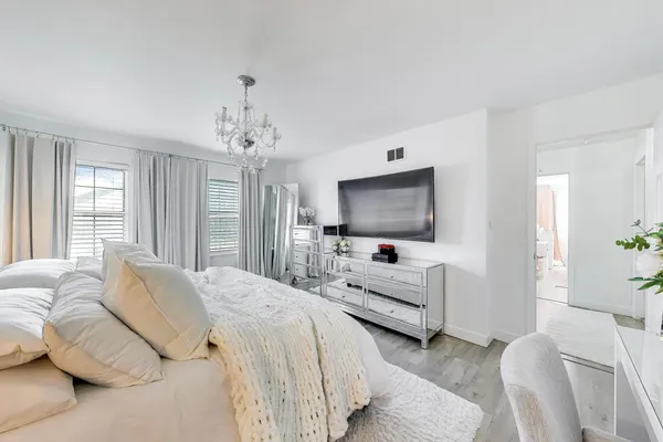 $350,000 | 595 East Avenue, Streamwood, IL 60107