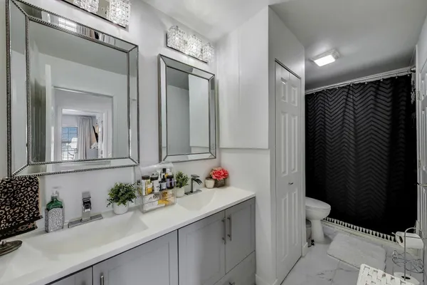 $350,000 | 595 East Avenue, Streamwood, IL 60107