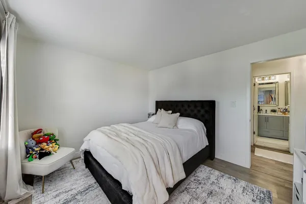 $350,000 | 595 East Avenue, Streamwood, IL 60107