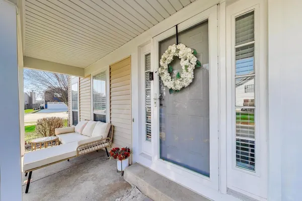 $350,000 | 595 East Avenue, Streamwood, IL 60107