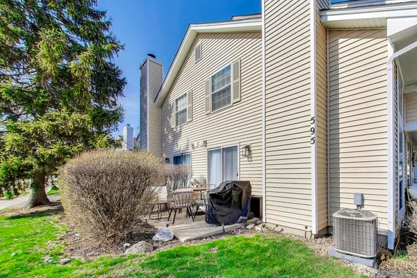 $350,000 | 595 East Avenue, Streamwood, IL 60107