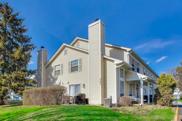 $350,000 | 595 East Avenue, Streamwood, IL 60107
