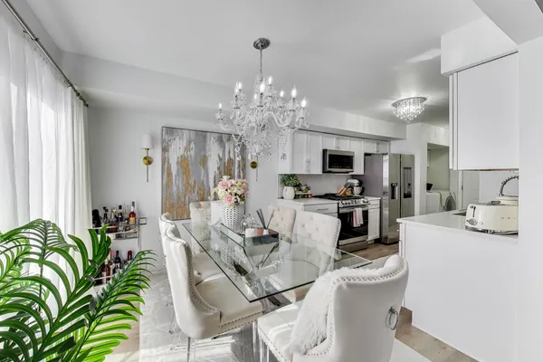 $350,000 | 595 East Avenue, Streamwood, IL 60107