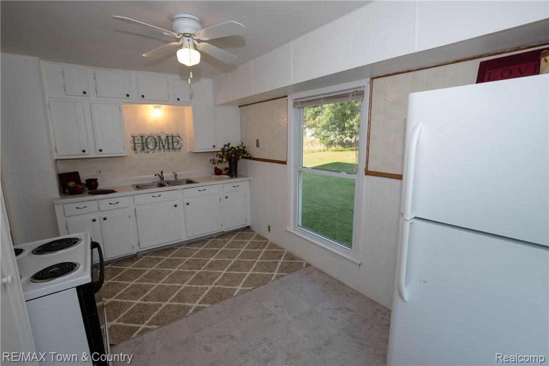 1406 Elms Road Flint, MI 48532 - Photo 12 of 39 12.jpg