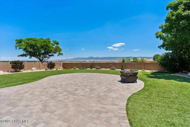 a view of a garden with a house