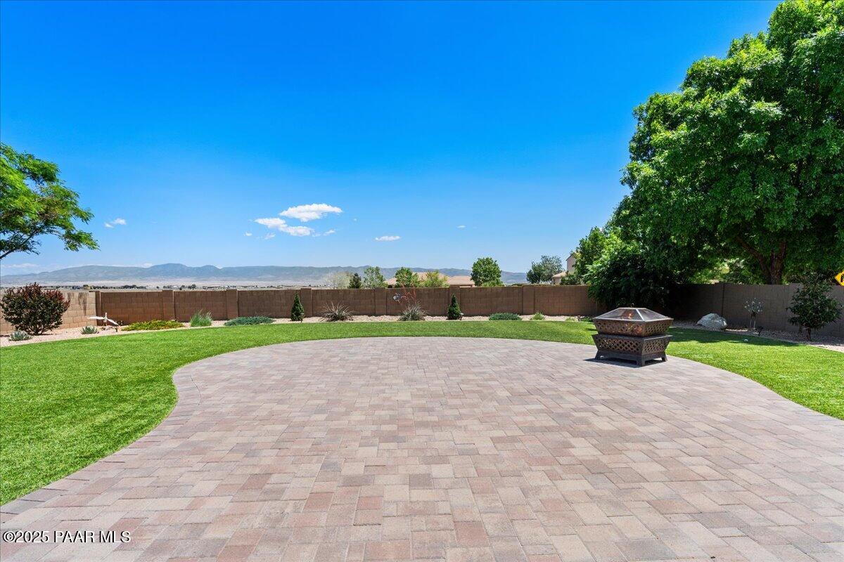 1915 North Bittersweet Way Prescott Valley, AZ 86314 - Photo 28 of 44 a view of a garden with an outdoor space