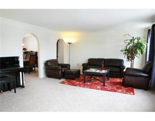1120 Rural Ridge Drive Cheswick, PA 15024 - Photo 3 of 16 Living Room.