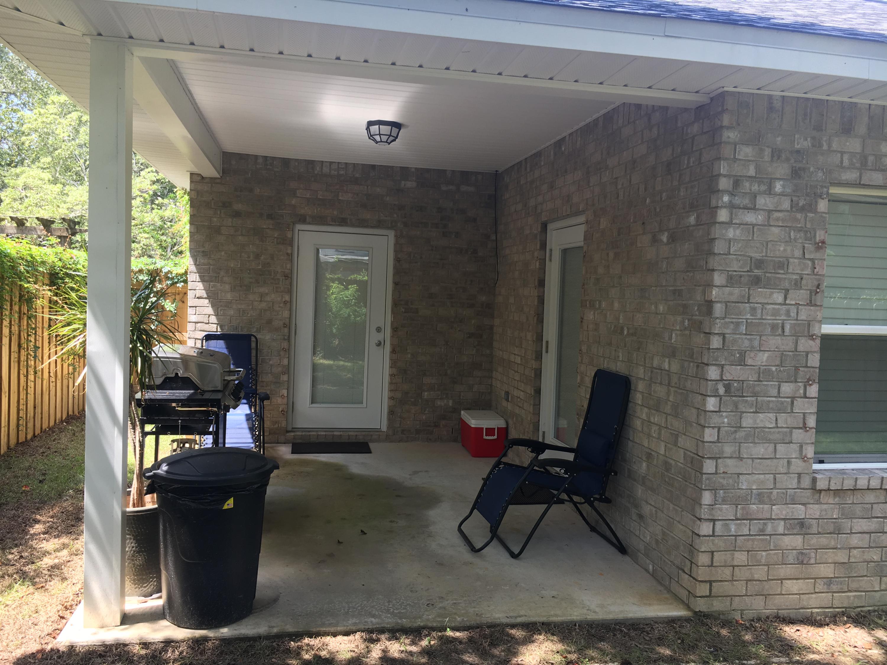 98 Eccles Road Fort Walton Beach, FL 32547 - Photo 22 of 27 Covered back patio