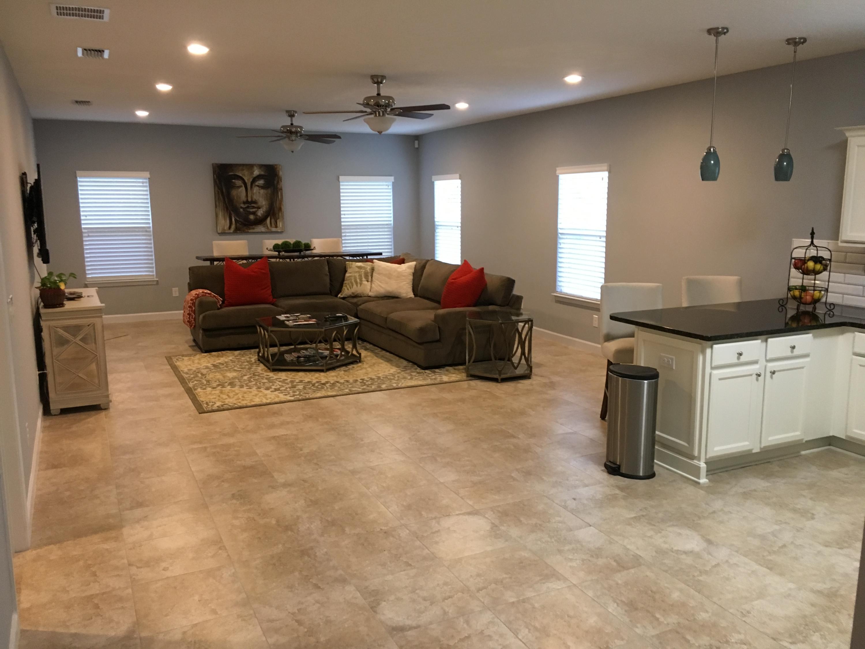 98 Eccles Road Fort Walton Beach, FL 32547 - Photo 4 of 27 Living room