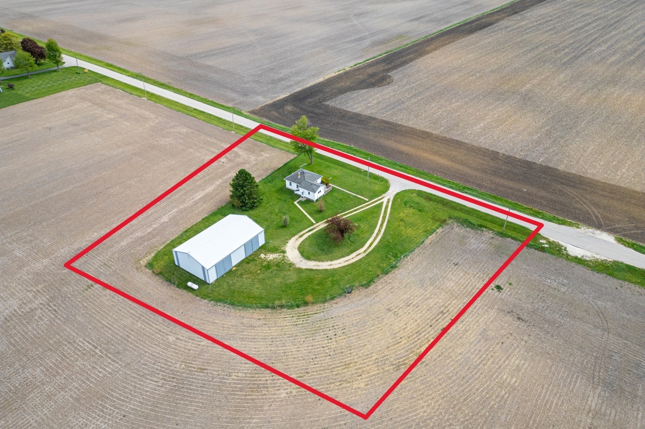 21137 Fenstermaker Road Sycamore, IL 60178 - Photo 2 of 31