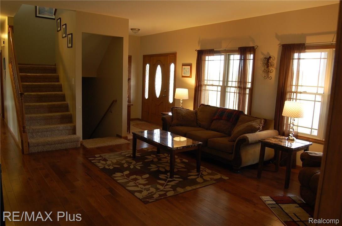 2772 South Elba Road Lapeer, MI 48446 - Photo 9 of 38 Living Room (4).JPG