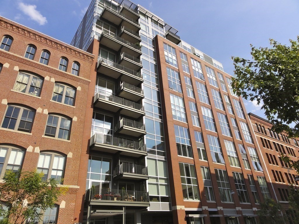 25 Channel Center Street, Unit 202 Boston, MA 02210 - Photo 14 of 18 a front view of a building