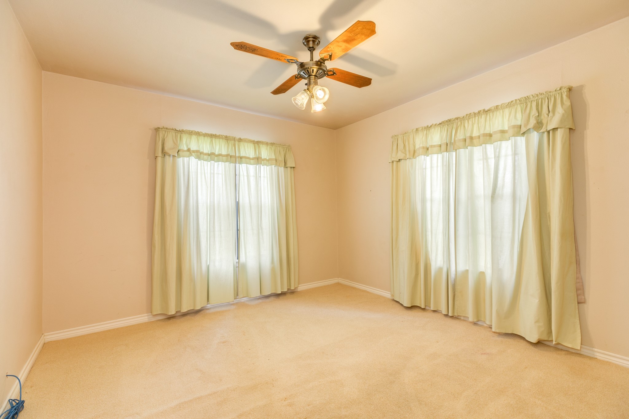 404 Chestnut Street Brazoria, TX 77422 - Photo 20 of 30 a view of an empty room with a window