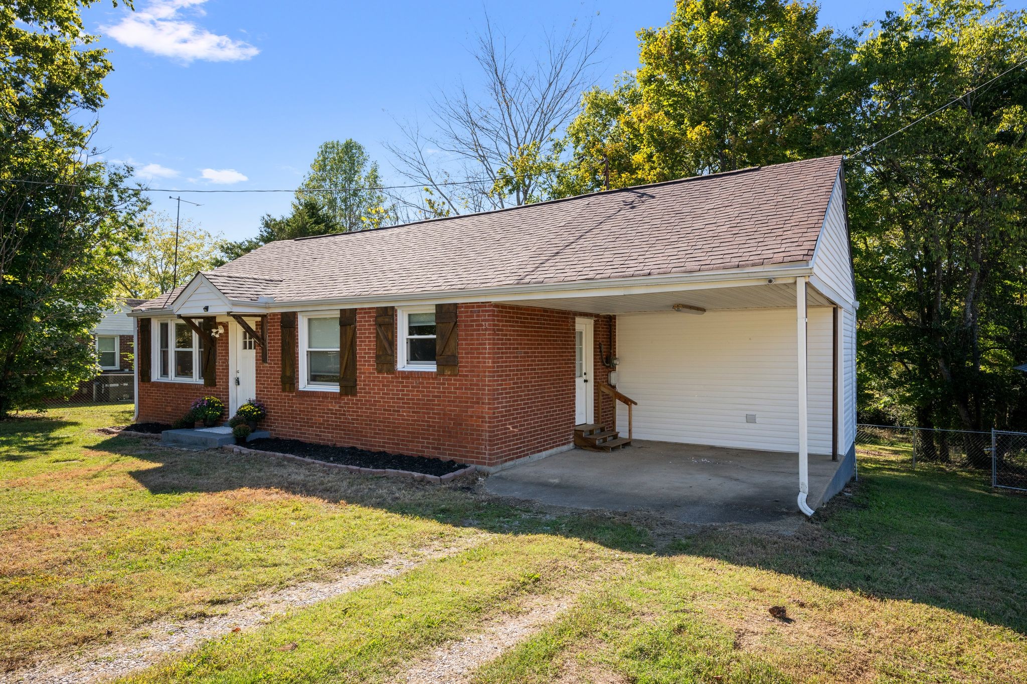 1105 Taylortown Road White Bluff, TN 37187 - Photo 4 of 27 a backyard of a house
