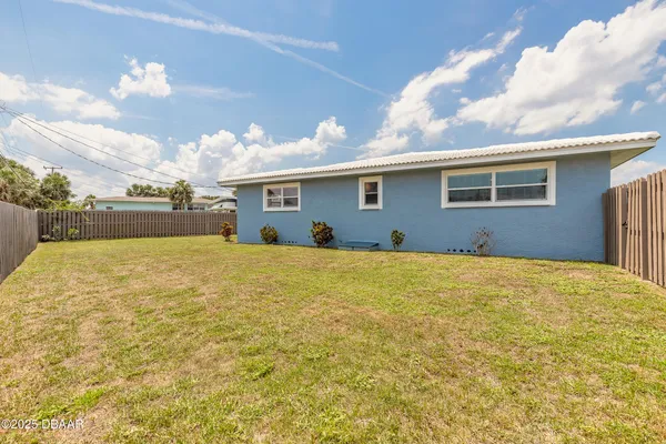 a view of a house with a backyard