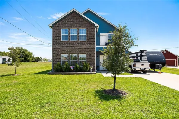 $349,000 | 220 Swan Parkway, East Tawakoni, TX 75472