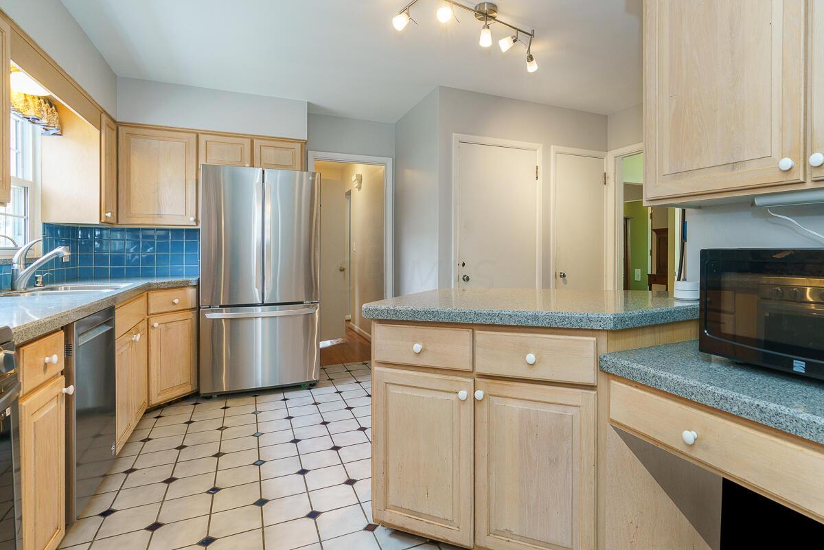 2560 Coventry Road Columbus, OH 43221 - Photo 11 of 49 kitchen 4