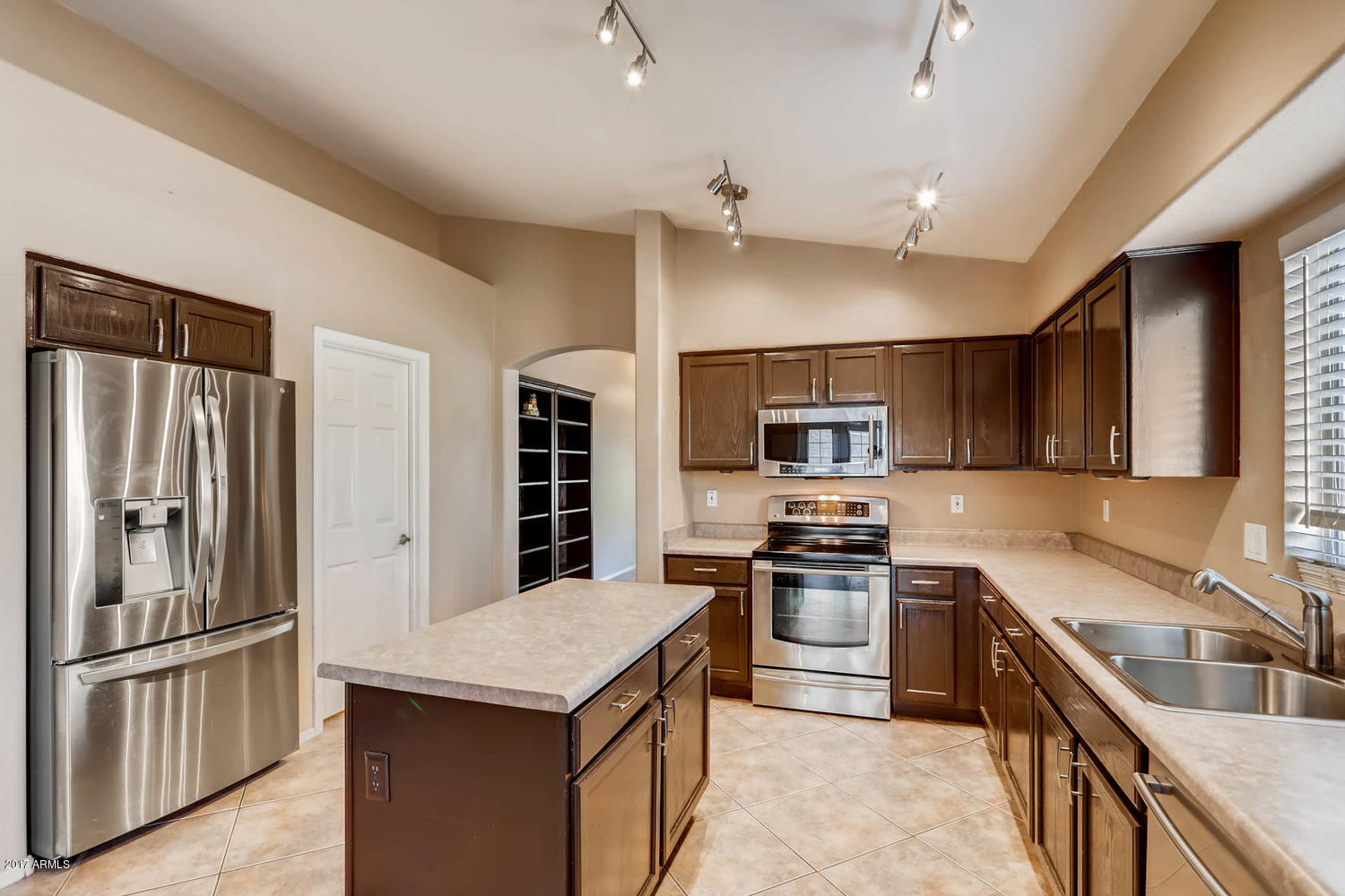 7028 West Phelps Road Peoria, AZ 85382 - Photo 8 of 29 7028 W Phelps Road Peoria AZ-large-008-3