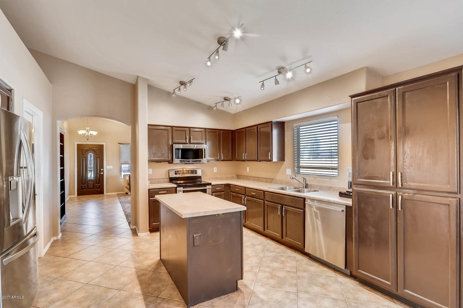 7028 West Phelps Road Peoria, AZ 85382 - Photo 9 of 29 7028 W Phelps Road Peoria AZ-large-009-1
