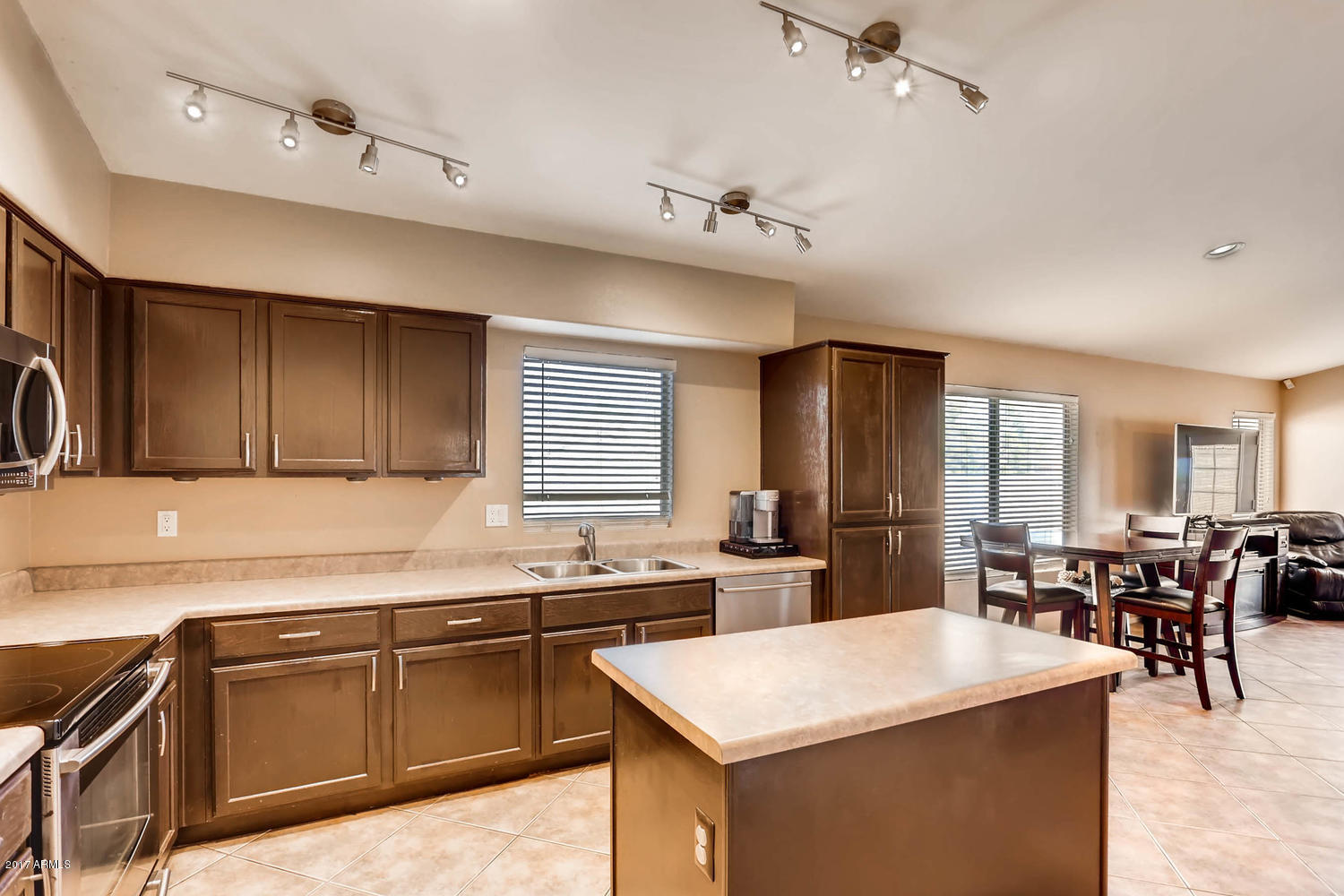 7028 West Phelps Road Peoria, AZ 85382 - Photo 10 of 29 7028 W Phelps Road Peoria AZ-large-010-1