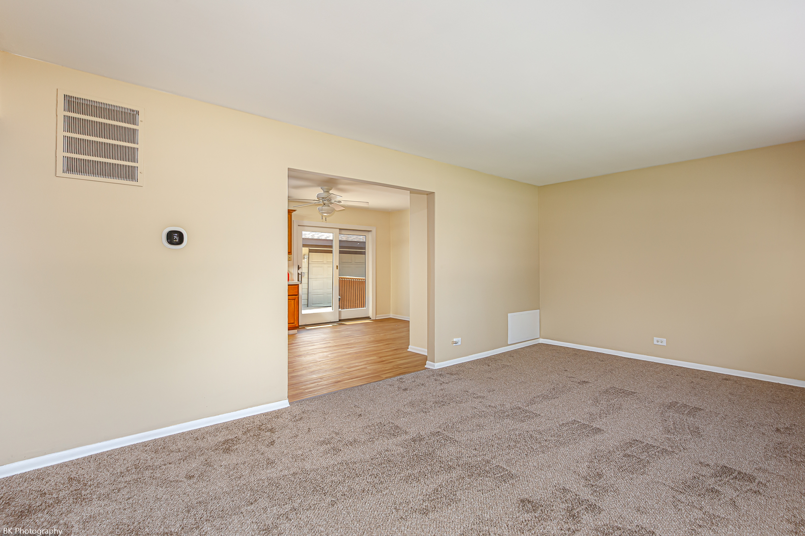 7049 West 91st Street Bridgeview, IL 60455 - Photo 4 of 25 an empty room with windows