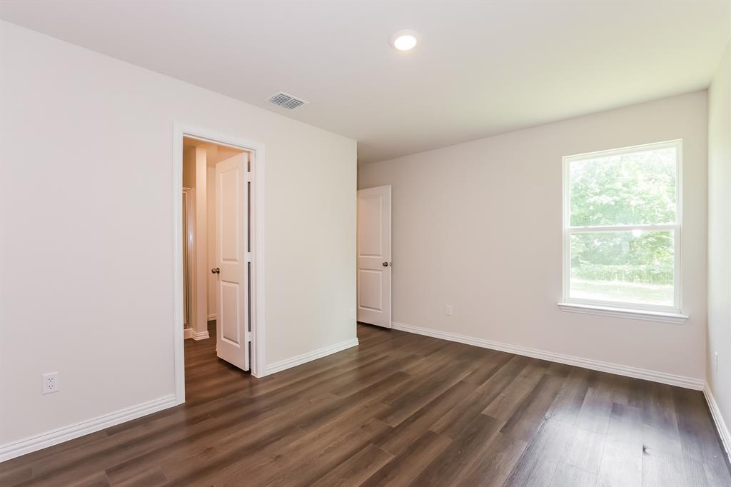 609 Sherman Street Waco, TX 76704 - Photo 15 of 21 an empty room with wooden floor and window