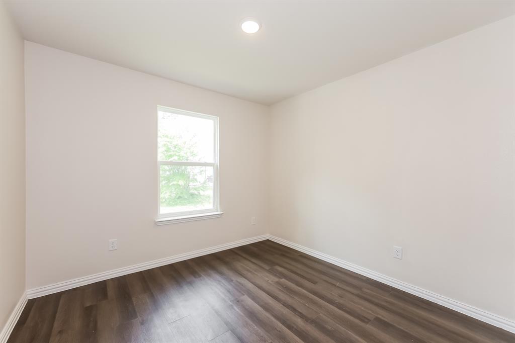 609 Sherman Street Waco, TX 76704 - Photo 10 of 21 an empty room with wooden floor and windows