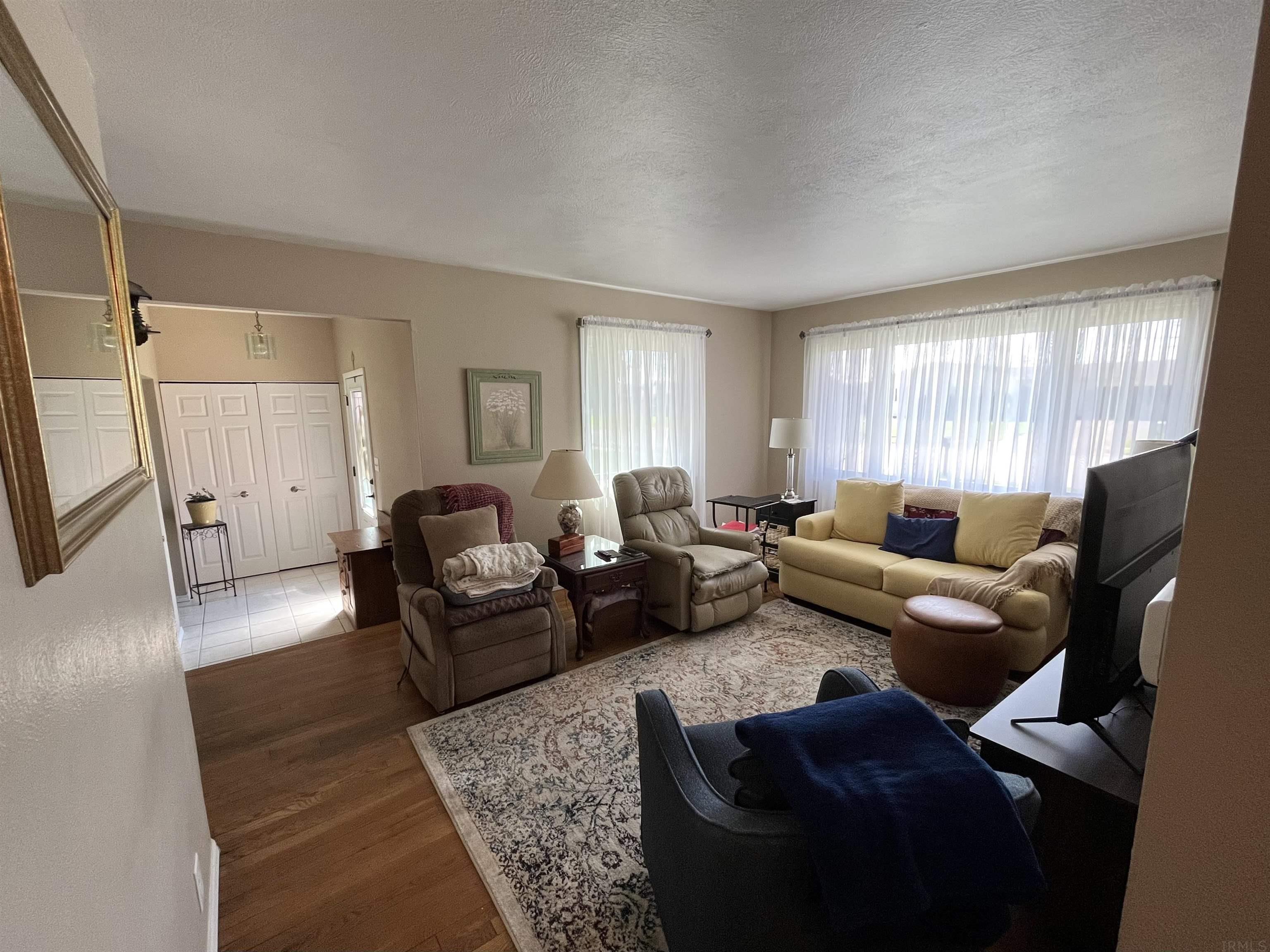 2648 Hampton Road Mishawaka, IN 46544 - Photo 3 of 21 Gallery Image 3
