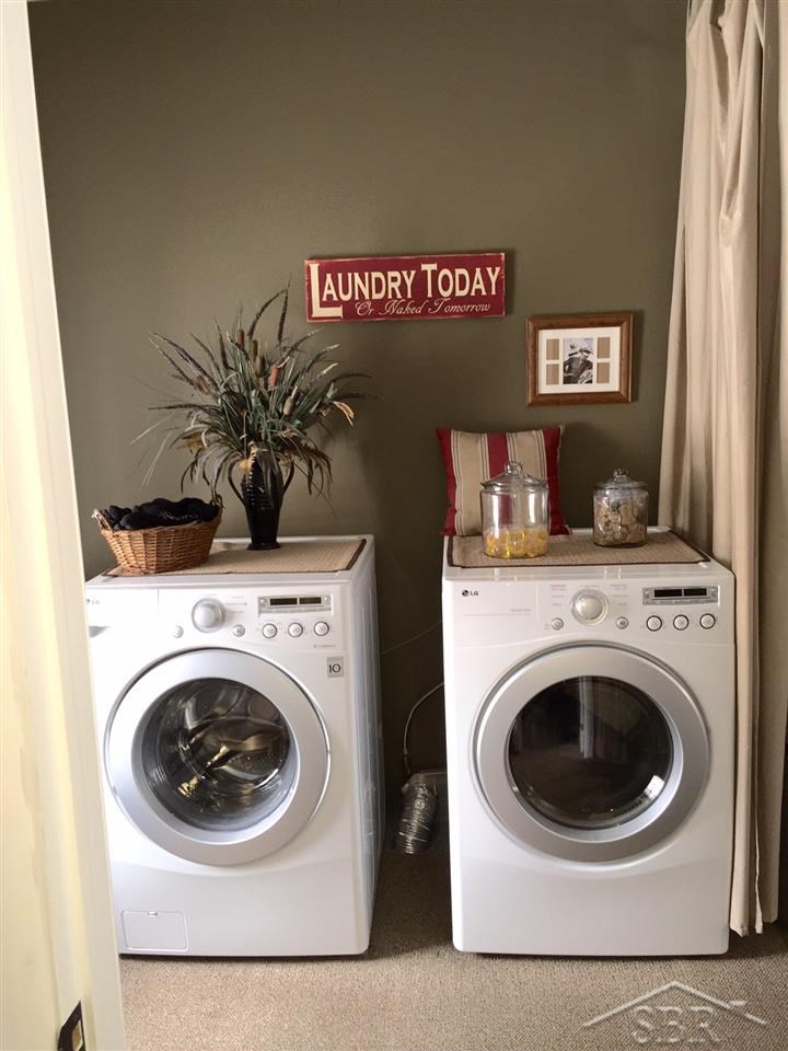 14670 Gratiot Road Hemlock, MI 48626 - Photo 25 of 35 Wonderful laundry room off the back door