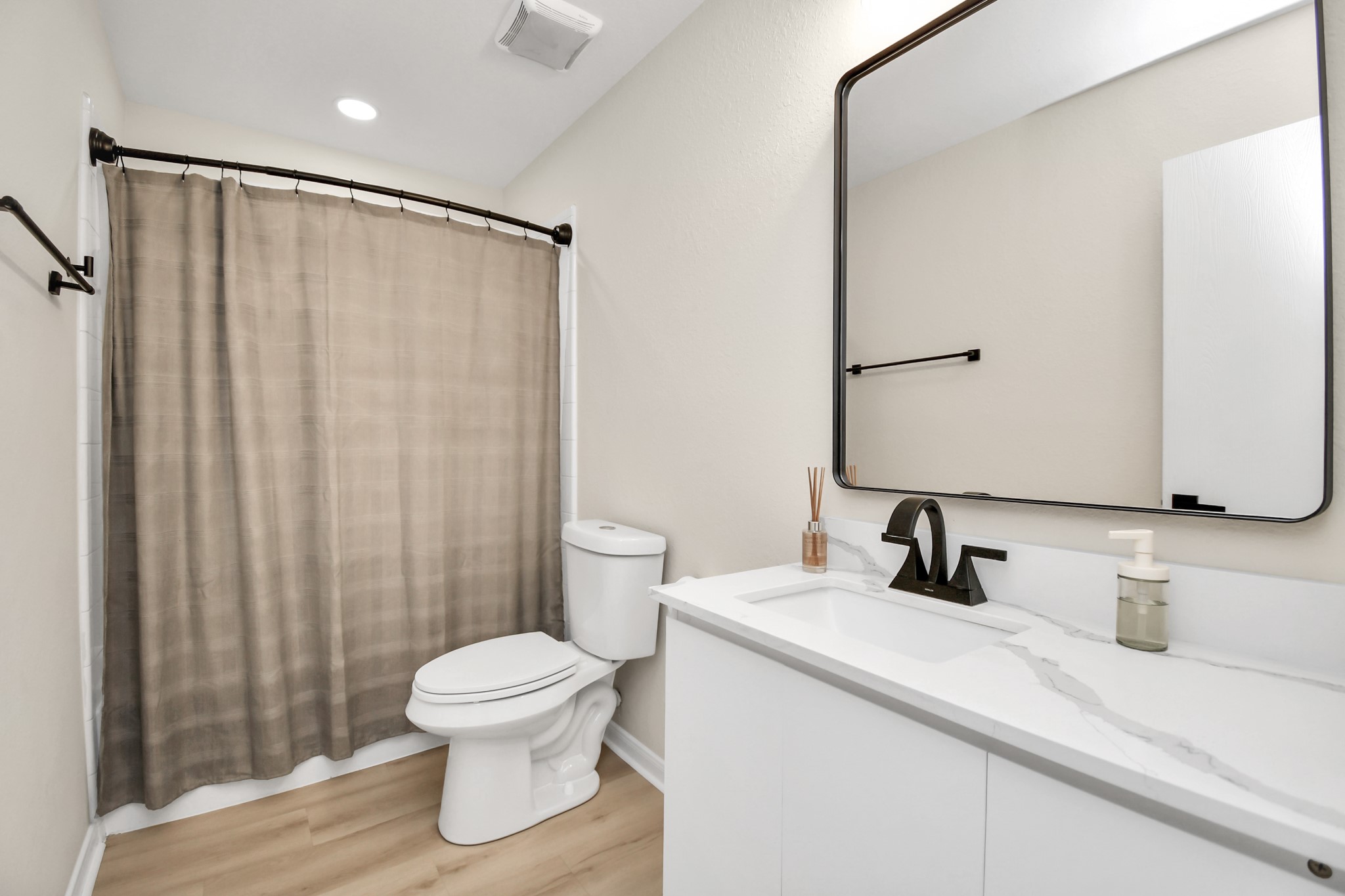 3315 Legends Landing Drive Spring, TX 77386 - Photo 22 of 35 full 2nd bathroom