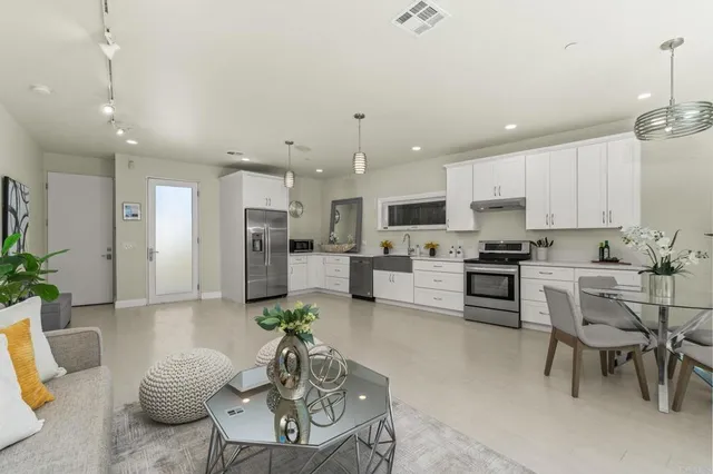 $860,000 | 2641 46th Street, San Diego, CA 92105