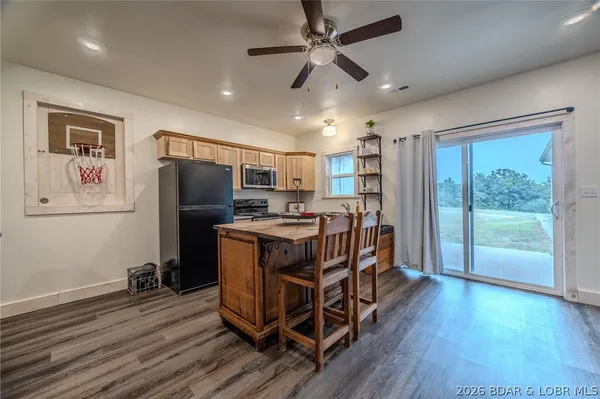 $875,000 | 367 Hwy Mm, Eldon, MO 65026