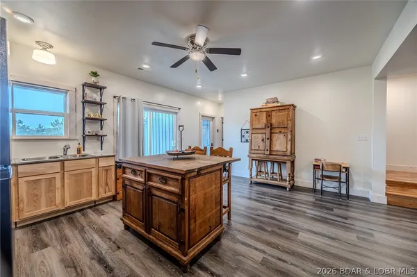 $949,000 | 367 Hwy Mm, Eldon, MO 65026