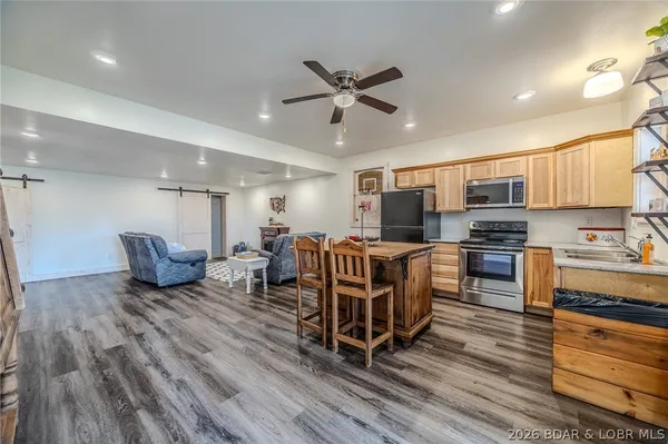 $949,000 | 367 Hwy Mm, Eldon, MO 65026