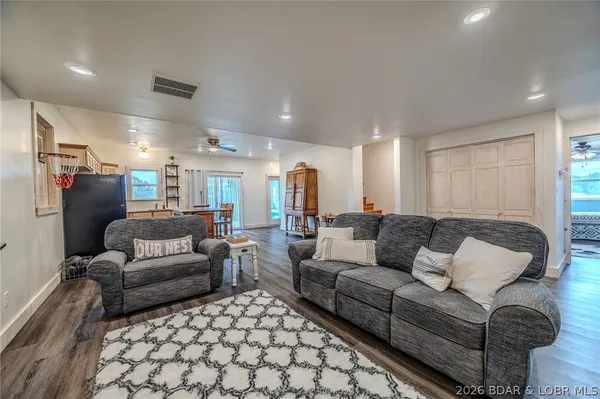 $949,000 | 367 Hwy Mm, Eldon, MO 65026